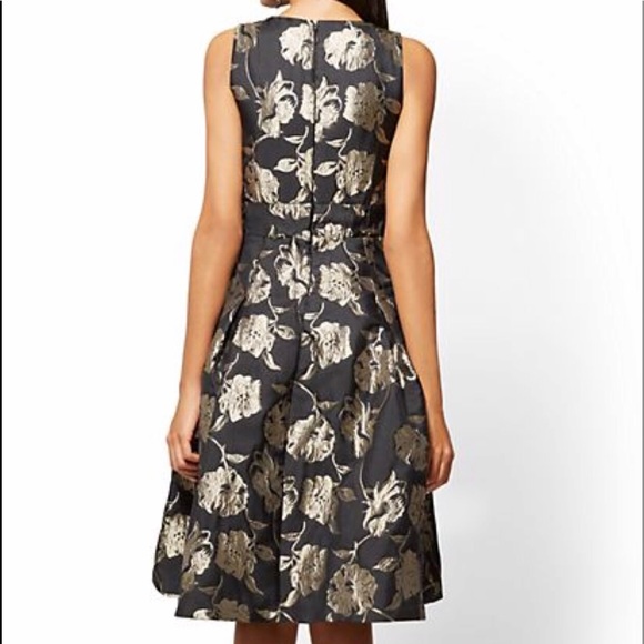 Robe New York & Company Taille 6 - Style Fit And Flare (skater), Noire Sans Manches, Occasion Très Bon état